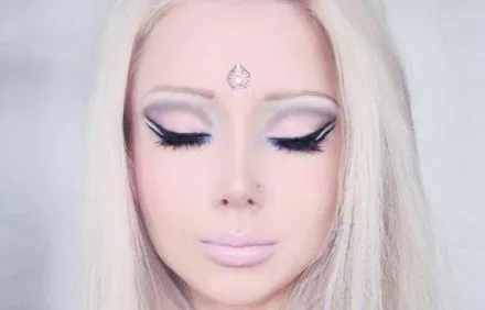 valeria-lukyanova-1-440x282